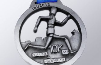 Las empresa Todo  Trofeo diseña y fabrica la medalla para la competición 10Km Villa del Juguete.