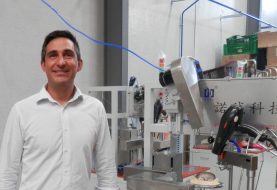 THE DOLL FACTORY adquiere las primeras máquinas de tecnología japonesa en Europa que cosen pelo a muñecas de forma automática