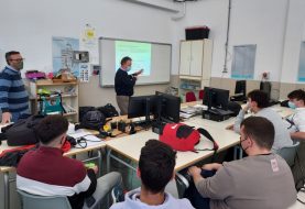 Biesterfeld Ibérica ofrece una jornada técnica en las charlas de expertos a los alumnos del IES La Foia