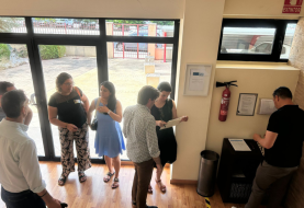 ADHESIVAS IBI comparte con Vinos Alicante DOP una jornada técnica centrada en sostenibilidad, protección de marca y creatividad