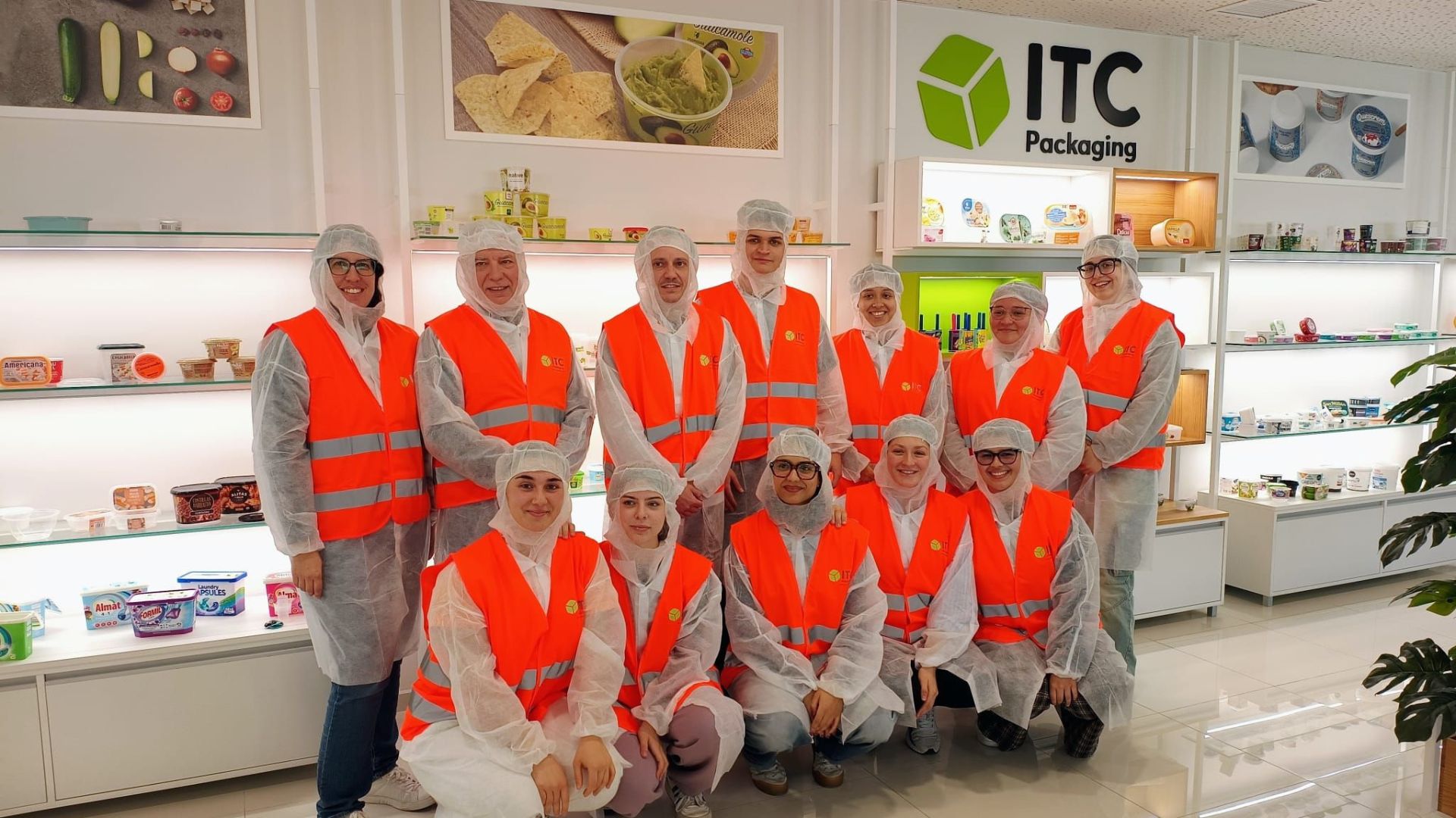 ITC PACKAGING acerca su actividad industrial a estudiantes del CIPFP IES Leonardo da Vinci de Alicante