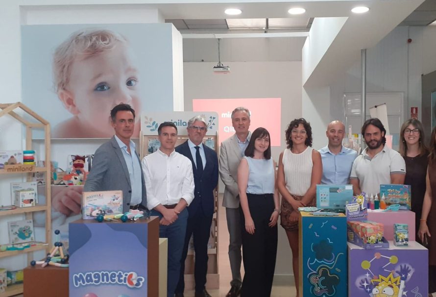 MINILAND recibe la visita del secretario autonómico de Industria para conocer su apuesta por la innovación y la internacionalización