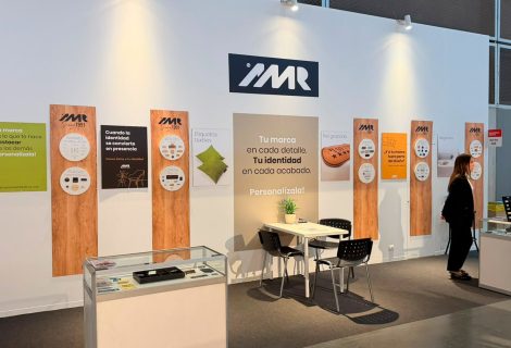AMR ANAGRAMAS METÁLICOS muestra sus soluciones de personalización y branding en Feria Hàbitat València 2026